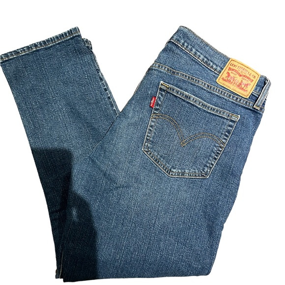 Levi’s Boyfriend Cropped Jeans Size 32 Inseam 26” - Picture 3 of 8